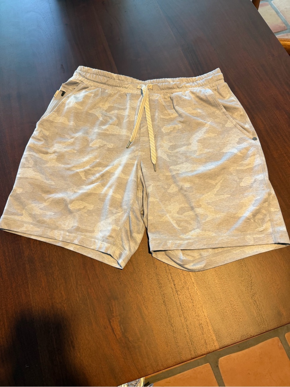 Vuori Ponto Short Medium “White Camo”